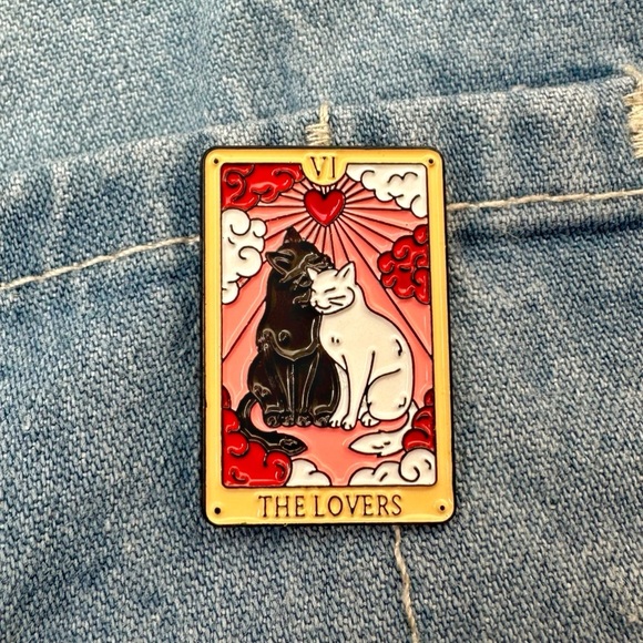 The Lovers Enamel Pin - Taylor Swift Tarot Collection - Picture 3 of 4